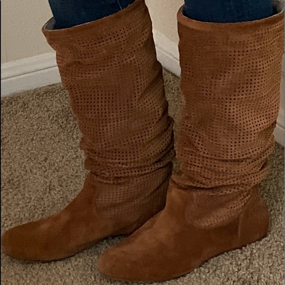 Tan Ugg Suede Boots - Picture 5 of 8